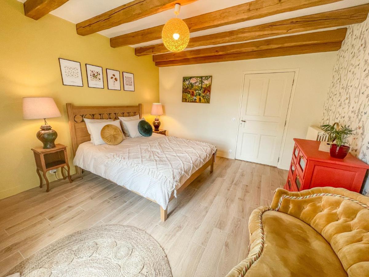 Le Gite De Gaia Hotel Villemer  Buitenkant foto