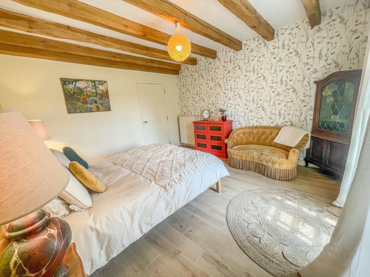 Le Gite De Gaia Hotel Villemer  Buitenkant foto