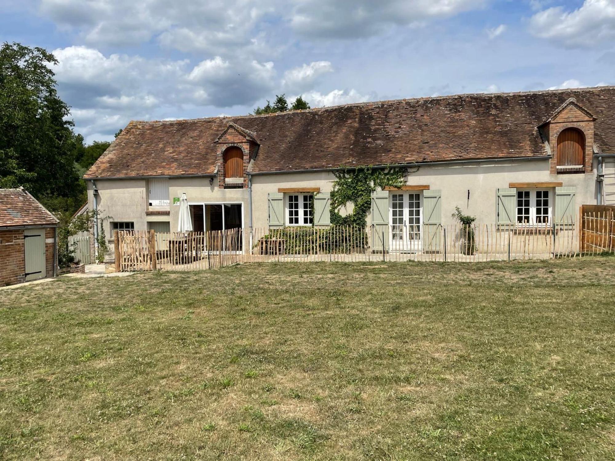 Le Gite De Gaia Hotel Villemer  Buitenkant foto